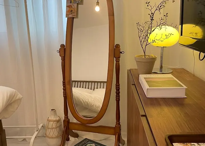Hongik Station 5min,airport Railroad, Airport Bus,near Shopping Mall,myeongdong,itaewon,2rooms