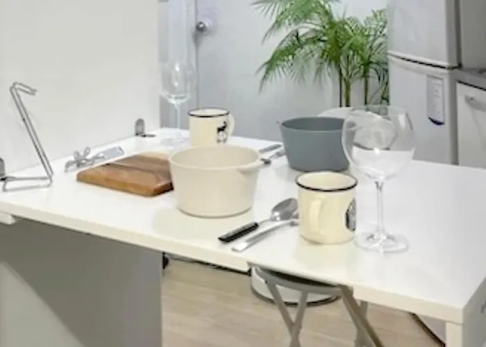 Hongik Station 5min,airport Railroad, Airport Bus,near Shopping Mall,myeongdong,itaewon,2rooms