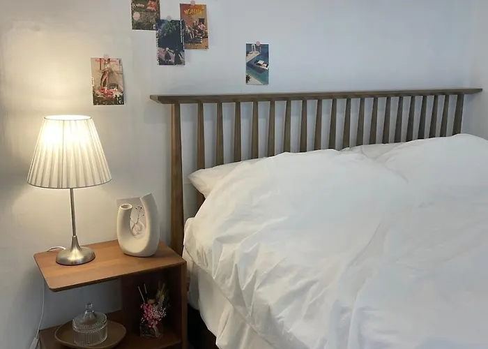 Hongik Station 5min,airport Railroad, Airport Bus,near Shopping Mall,myeongdong,itaewon,2rooms *