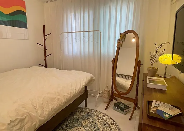 Hongik Station 5min,airport Railroad, Airport Bus,near Shopping Mall,myeongdong,itaewon,2rooms